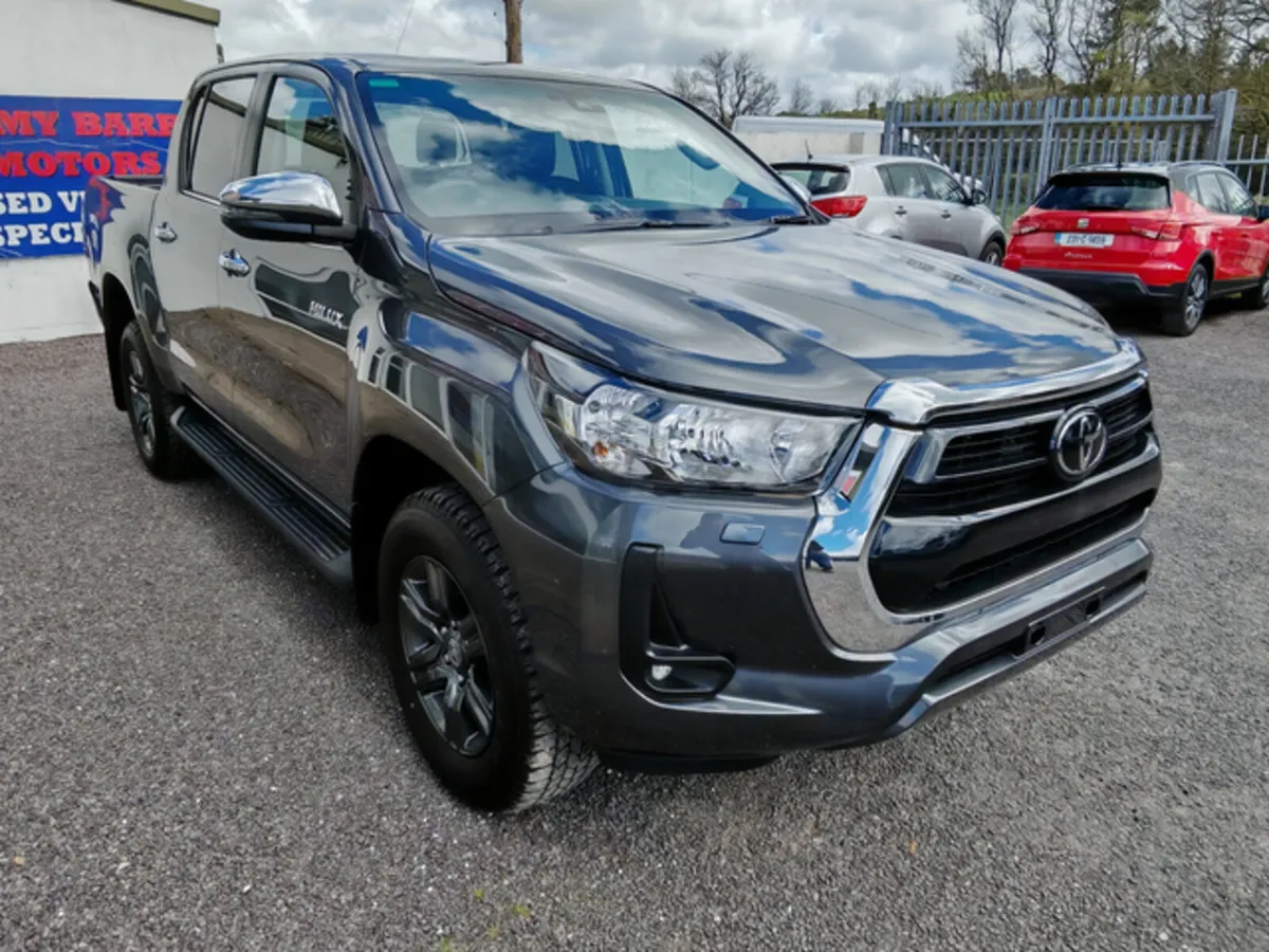 Toyota Hilux 2025 - Image 1
