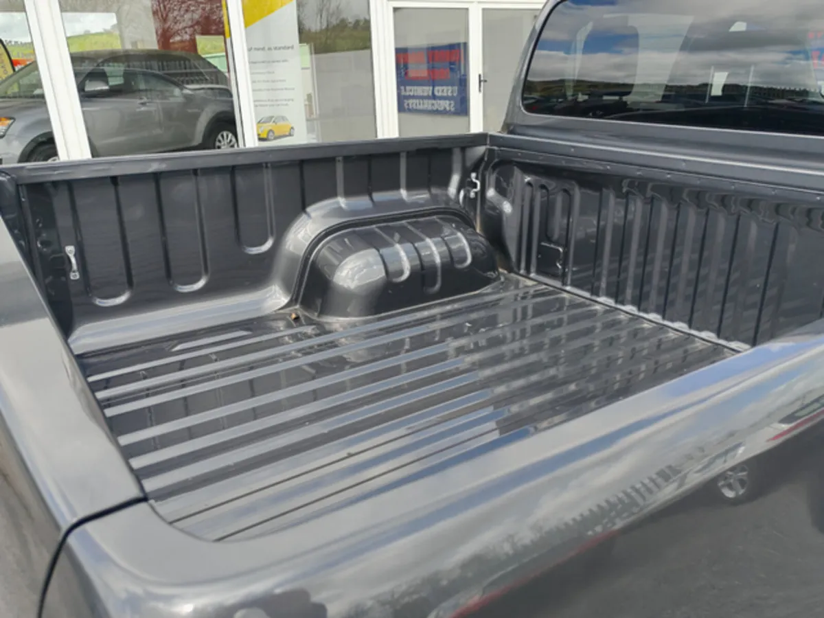 Toyota Hilux 2025 - Image 3