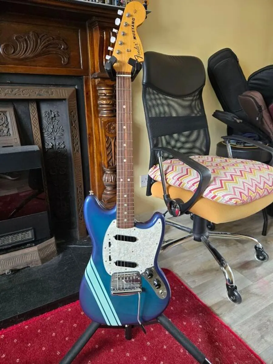 Fender Vintera II 70s Competition Mustang - Image 1