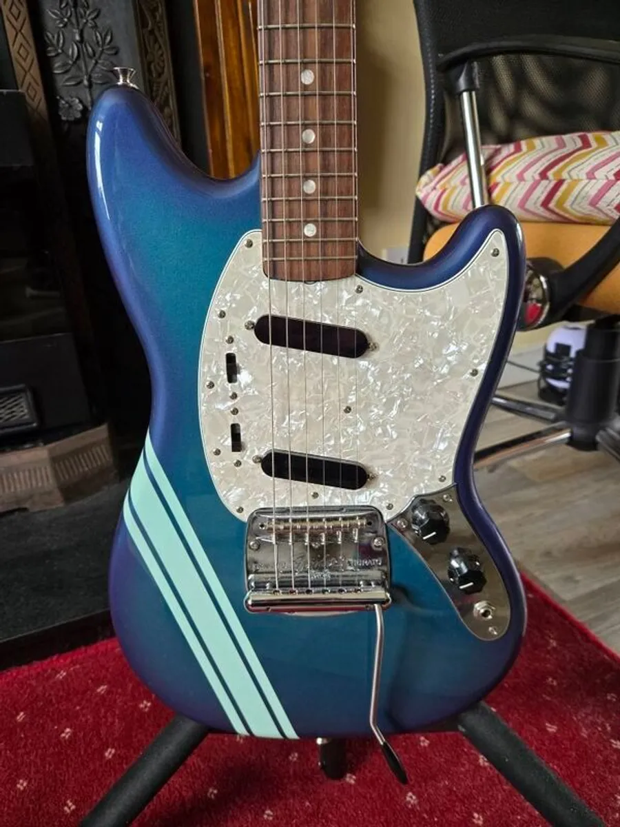 Fender Vintera II 70s Competition Mustang - Image 2