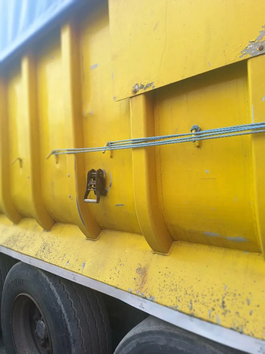 Trailers - Image 2