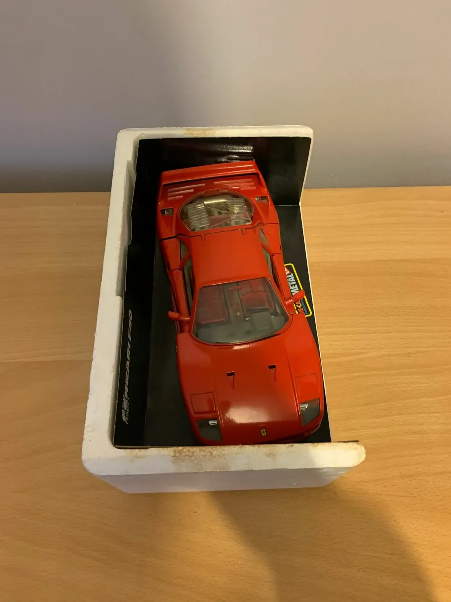 Burago Ferrari F40 (1987) - Image 2