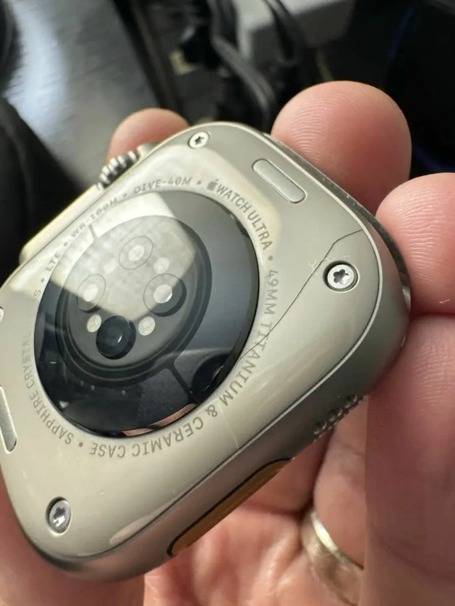Apple Watch Ultra 49mm - Titanium - Image 4