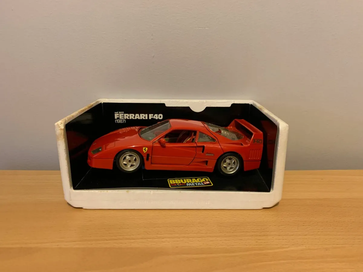Burago Ferrari F40 (1987) - Image 1