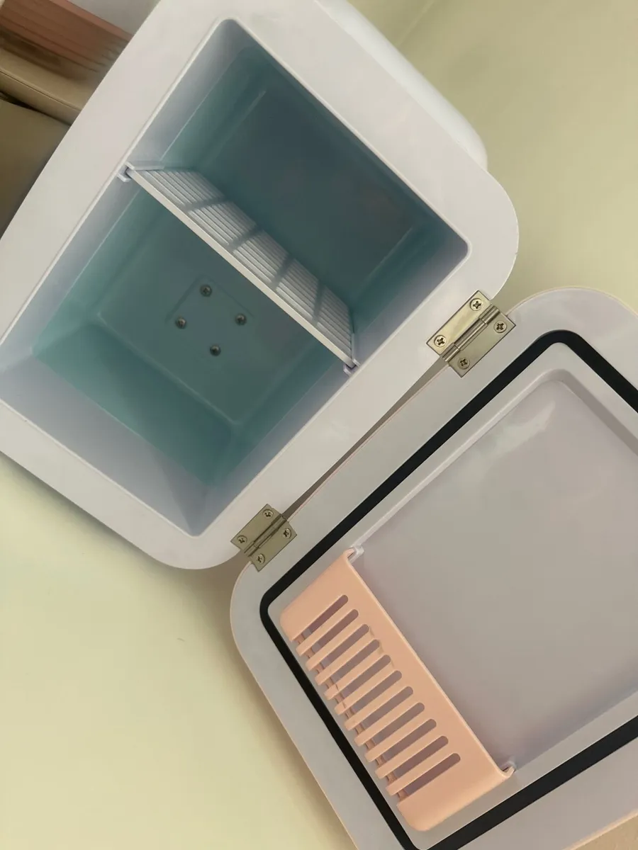 Makeup fridge - Image 2