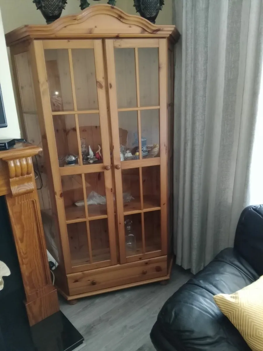Beautiful big display cabinet - Image 3