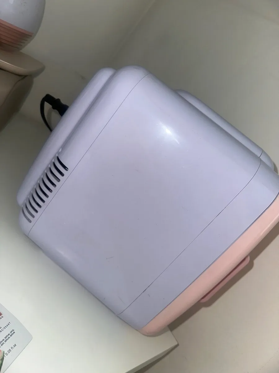 Makeup fridge - Image 3