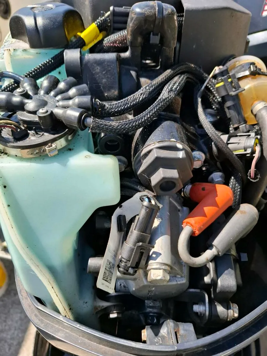 Outboard engine - Image 2