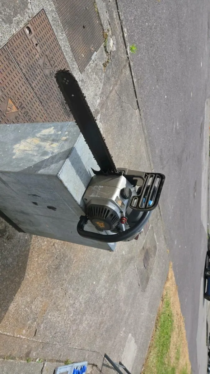 Looking to buy all unused garden equipment - Image 1