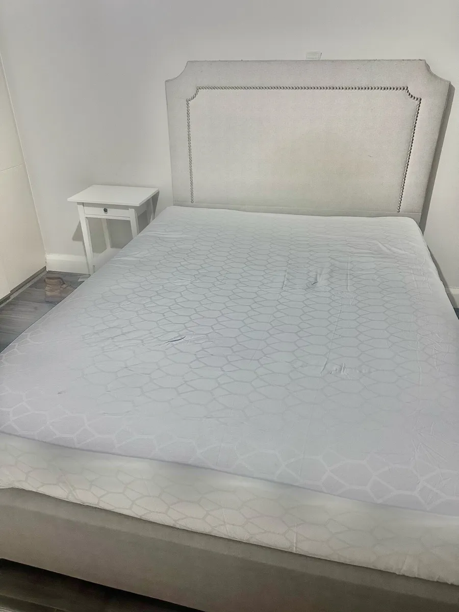 Bed - Image 1