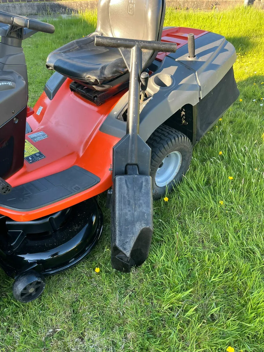 Husquvarna cth174 petrol ride on lawnmower - Image 4
