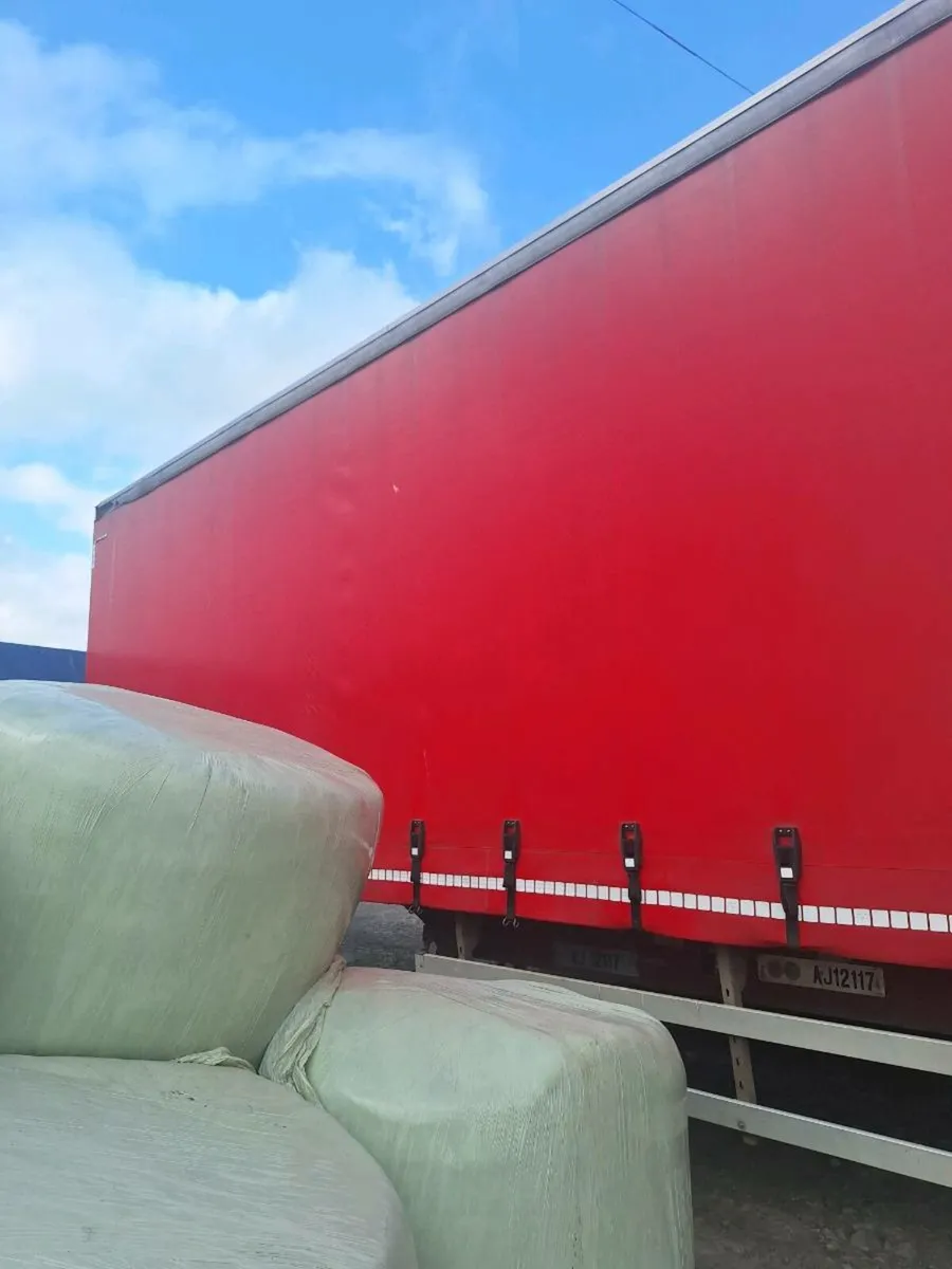 Curtainsider trailer - Image 1
