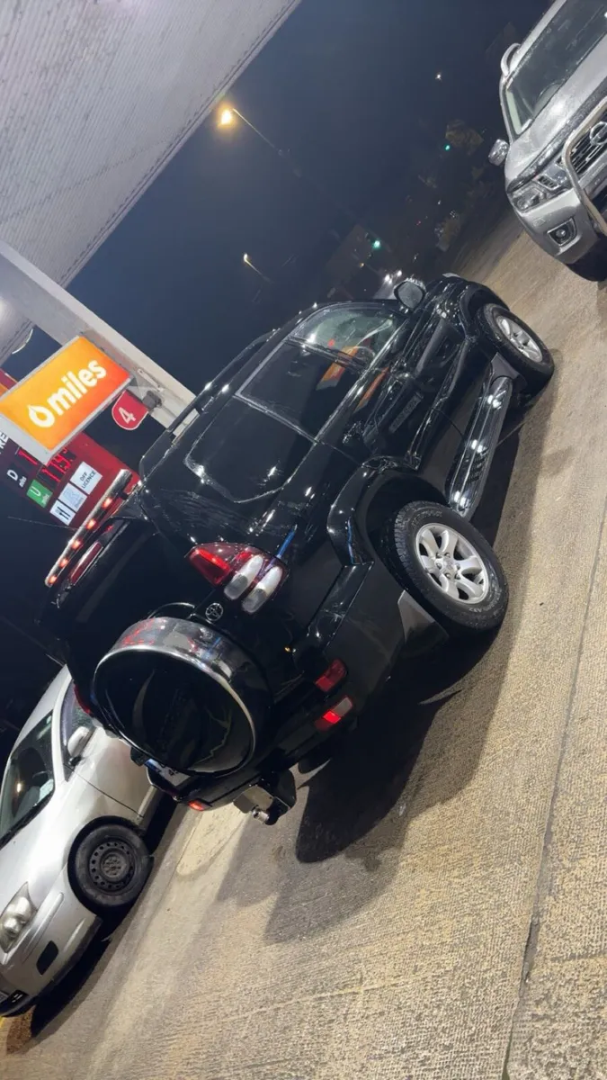 Toyota landcrusier - Image 1