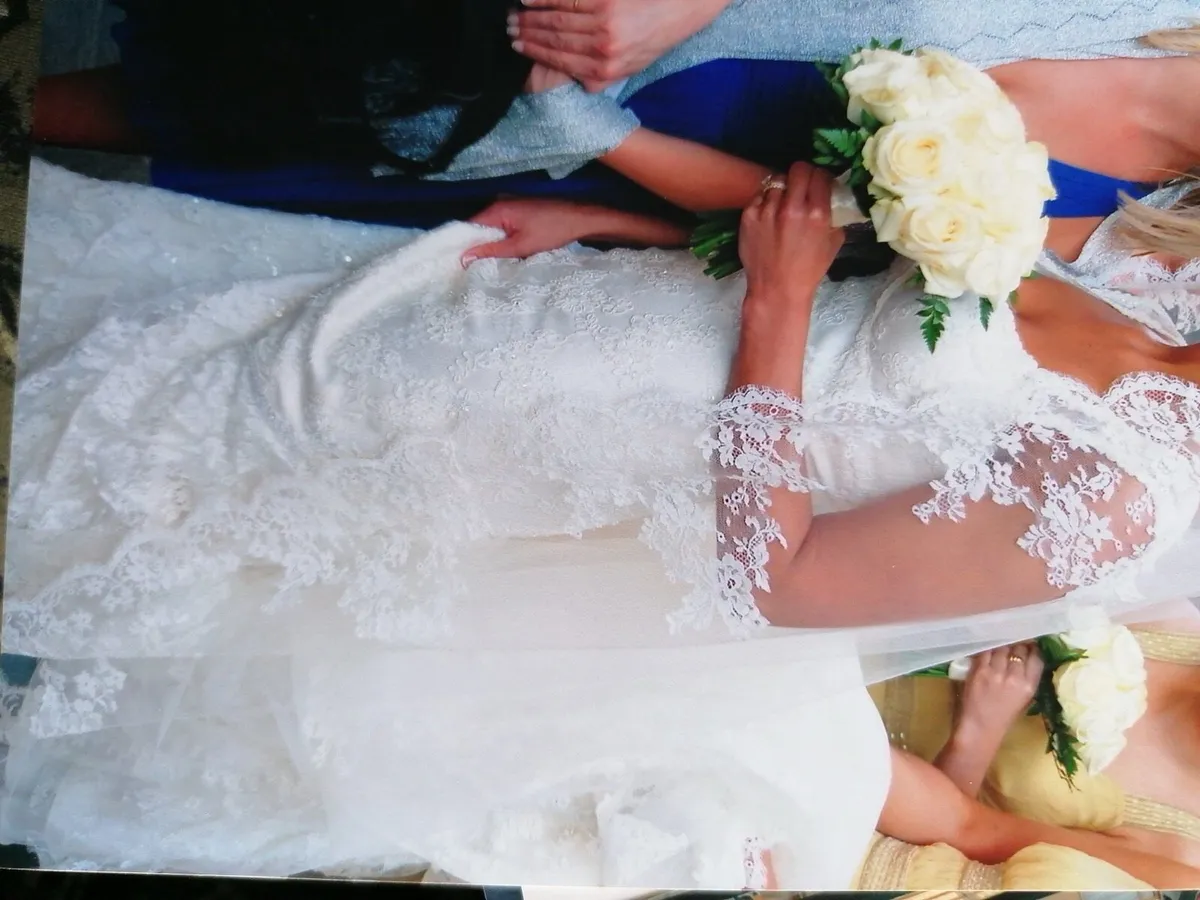 Wedding dress - Image 2
