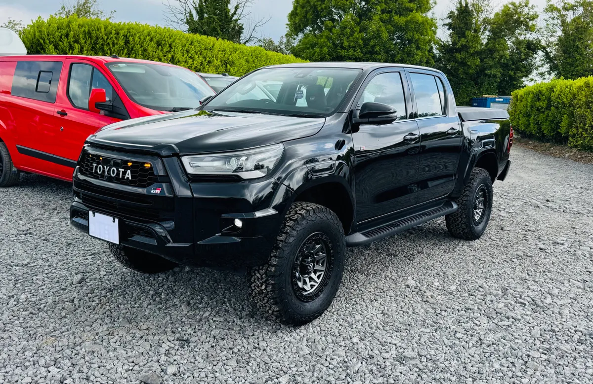 2023 Toyota Hilux GR SPORT AUTOMATIC *LIFT KIT* - Image 3