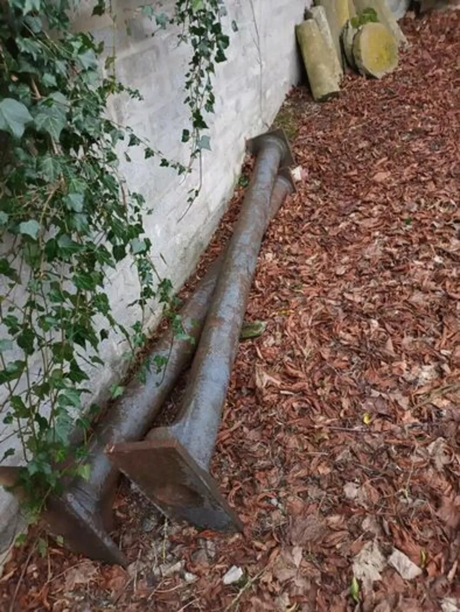 Cast iron railway columns - Image 2