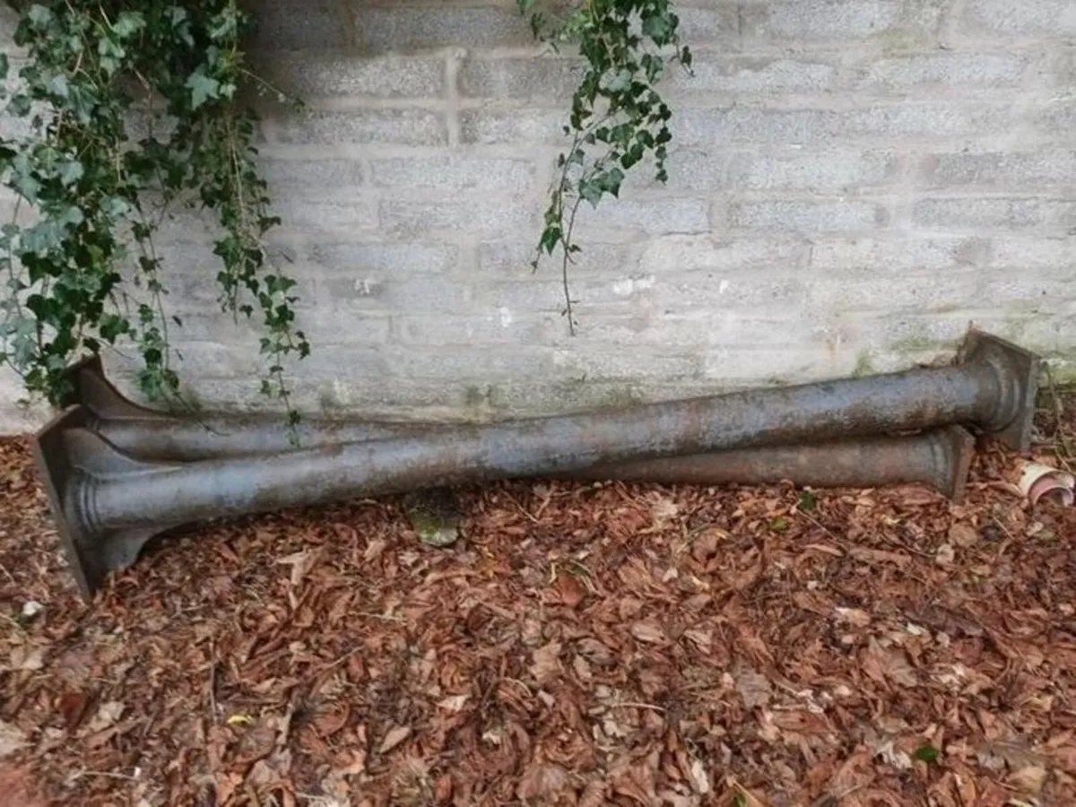Cast iron railway columns - Image 3