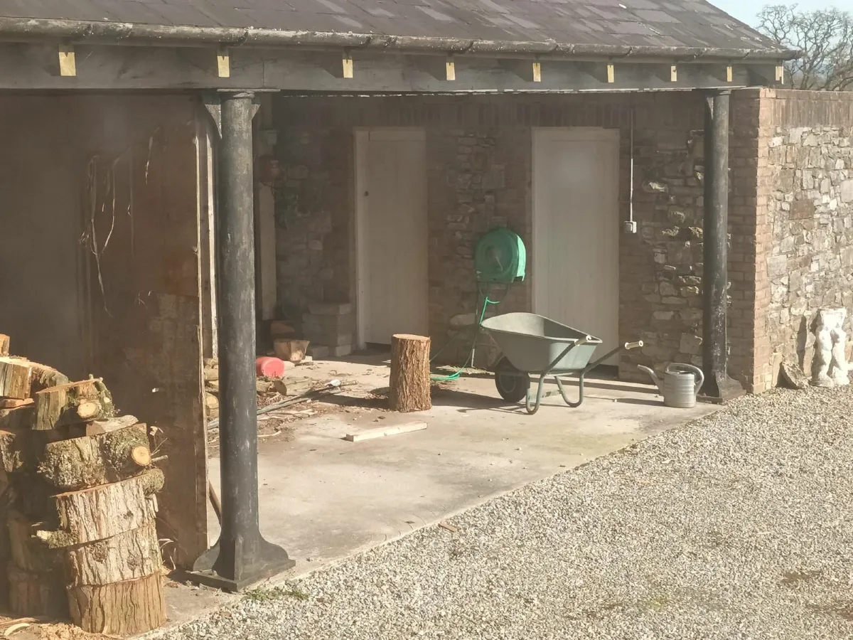 Cast iron railway columns - Image 1