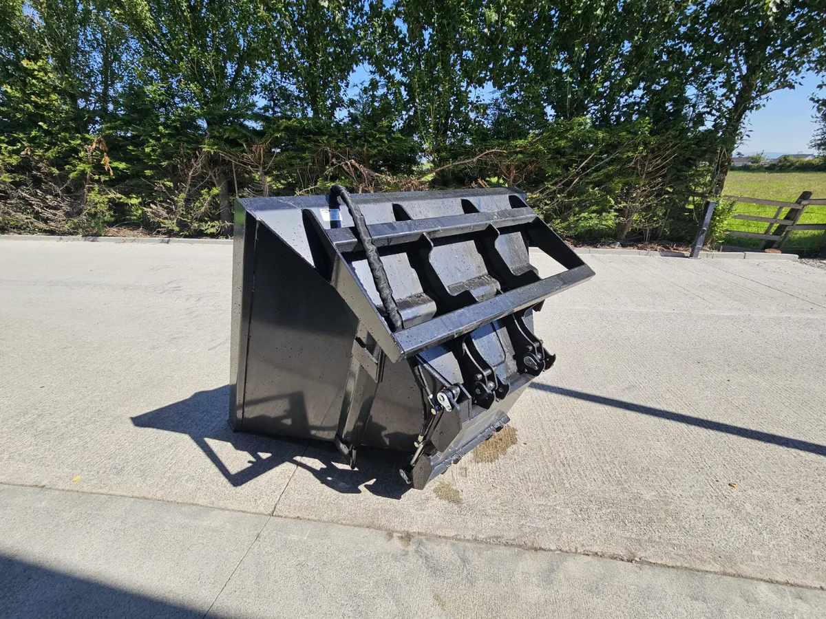 Rhino Self Loading Bag Filling Bucket - Image 1