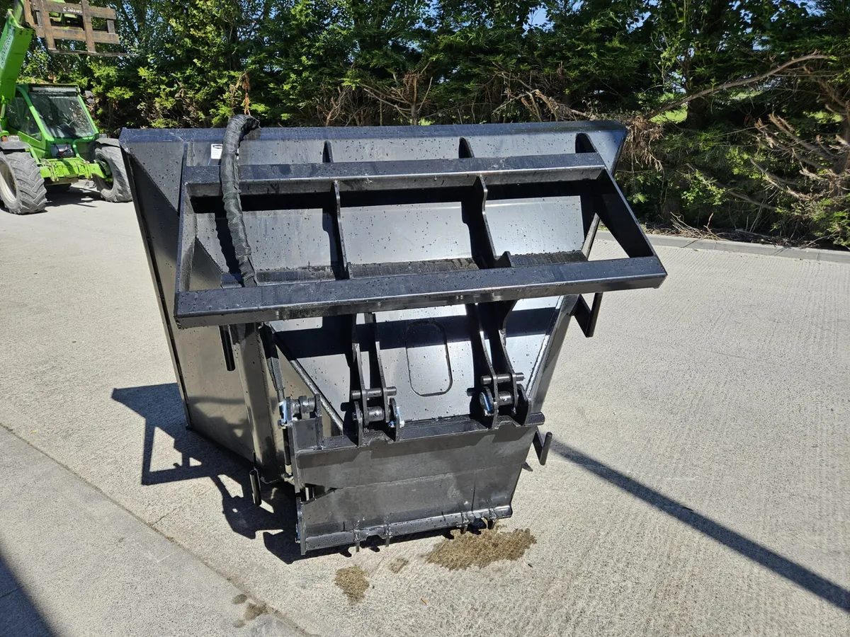 Rhino Self Loading Bag Filling Bucket - Image 3