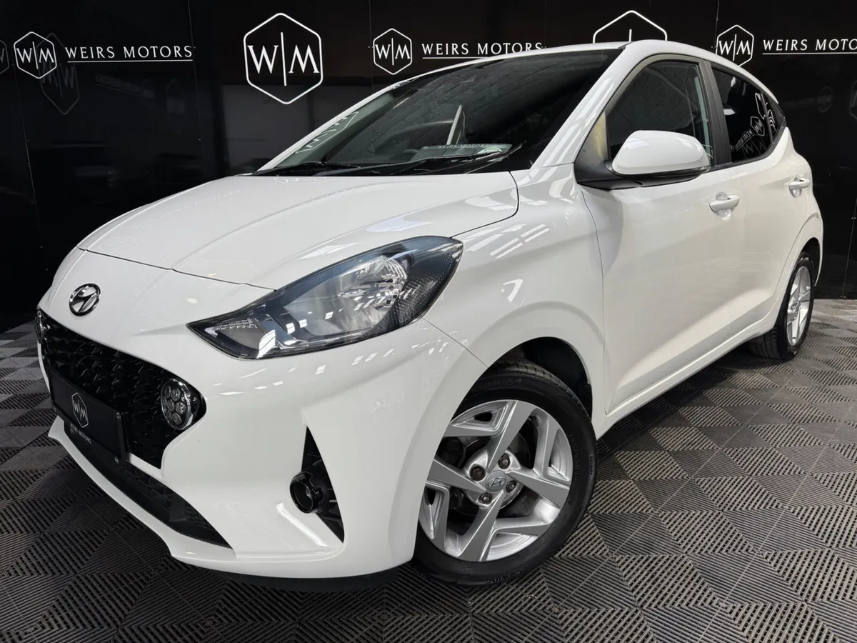 Hyundai i10 Deluxe 1.0 5DR 21,000kms - Image 1