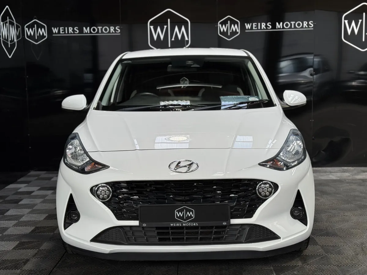 Hyundai i10 Deluxe 1.0 5DR 21,000kms - Image 4