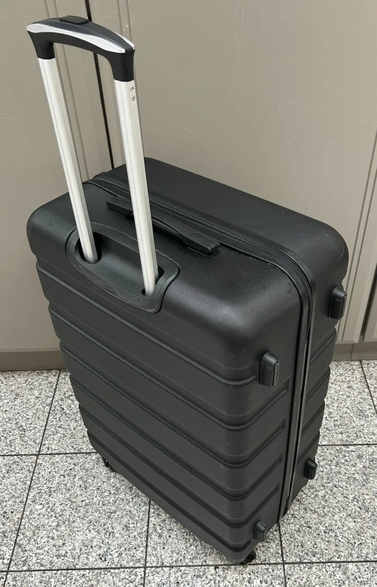 Coolife Large Suitcase 97 Litres <2 month old - Image 3