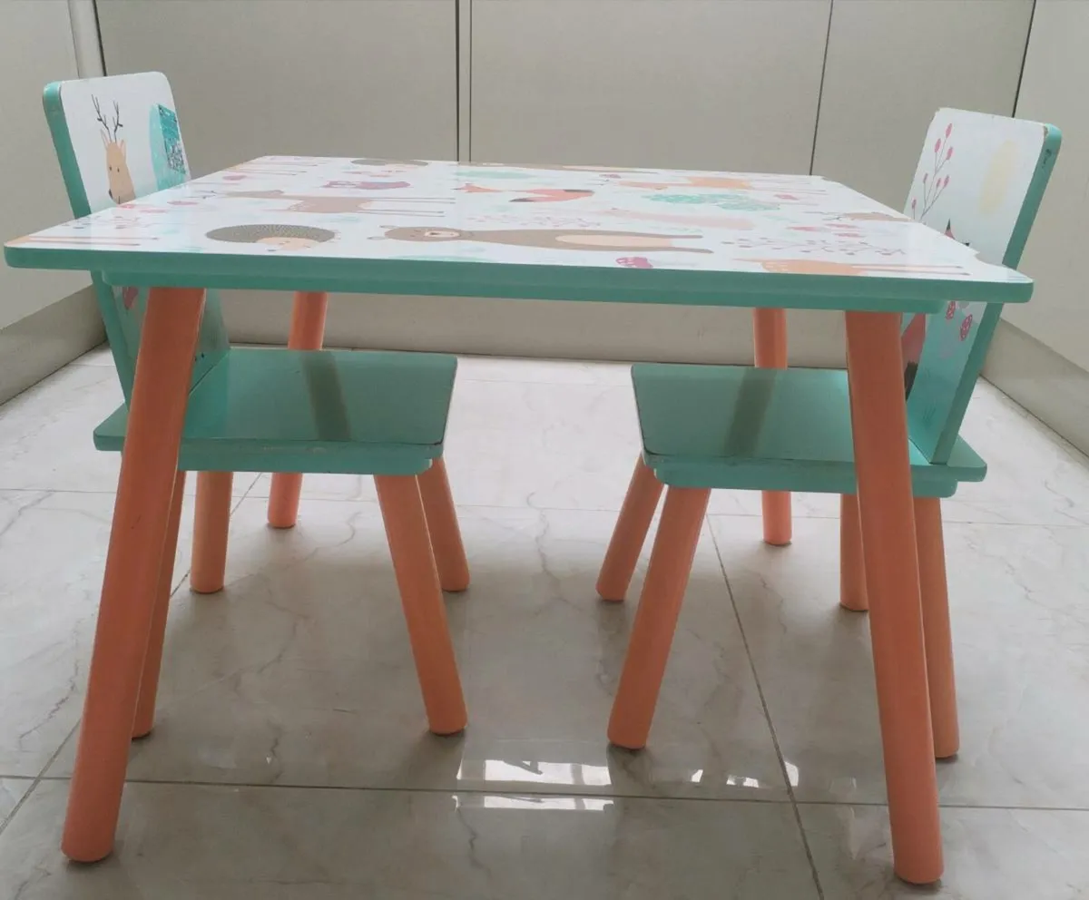 Kid table and chairs - Image 2