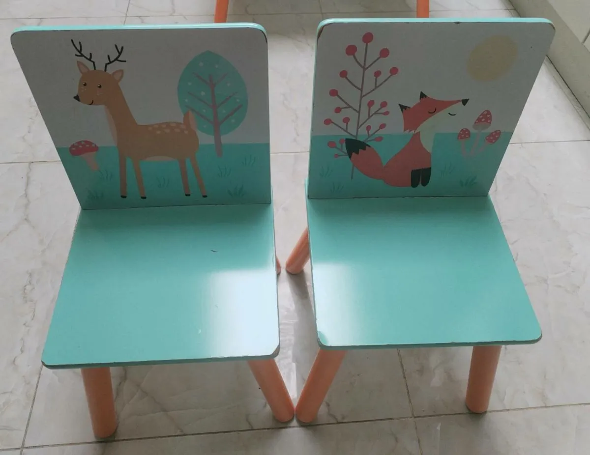 Kid table and chairs - Image 3