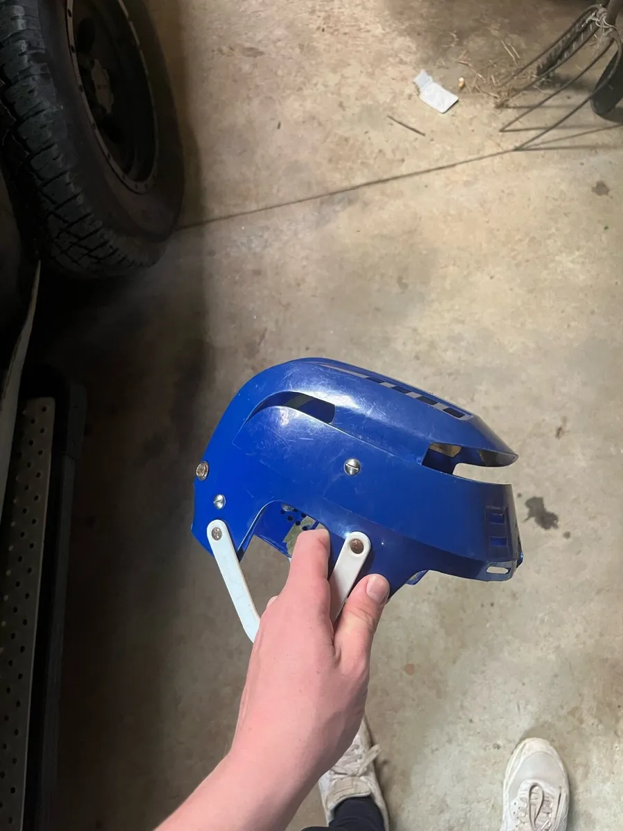Oldstyle hurling helmet - Image 3