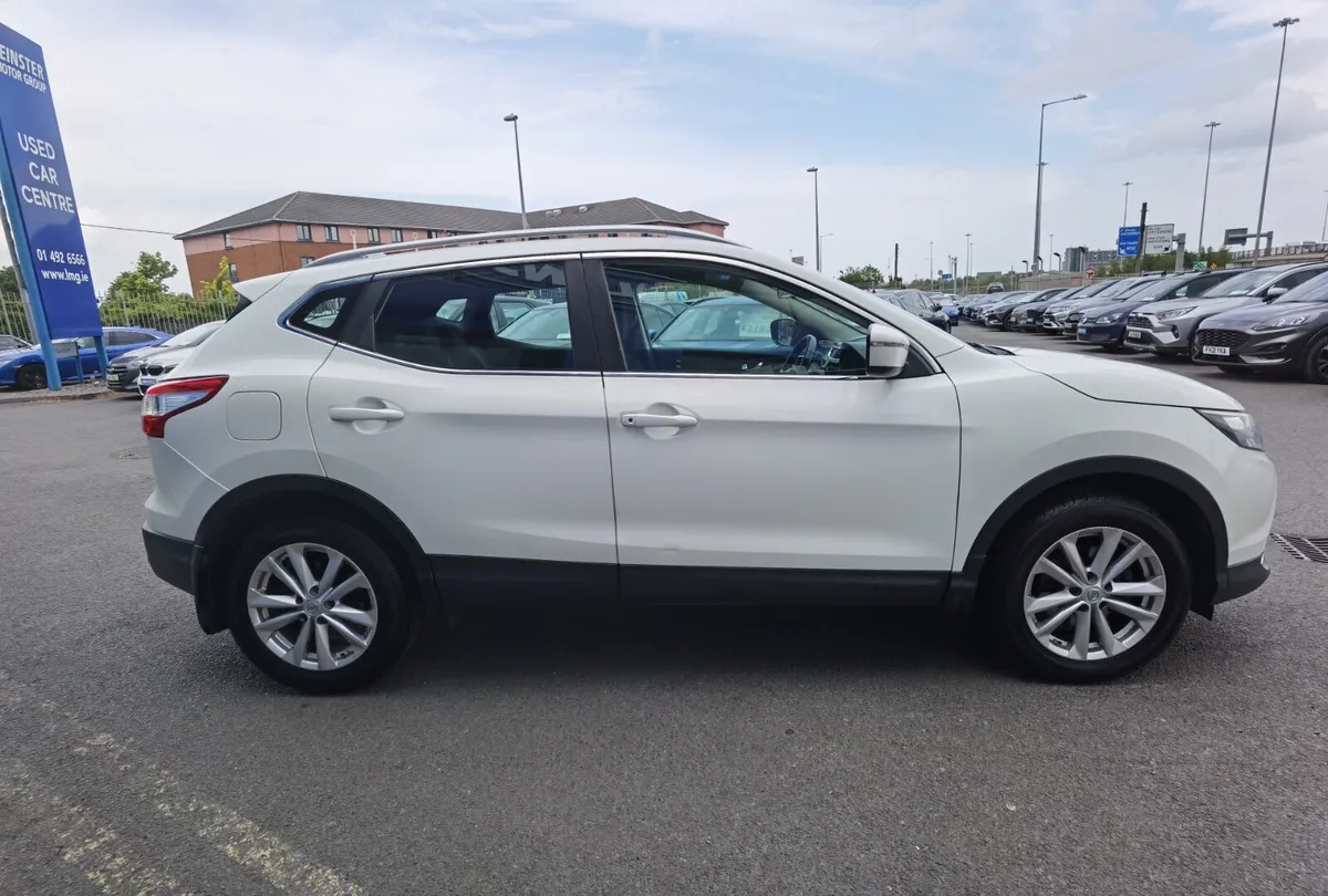 NISSAN QASHQAI 1.2 SV AUTOMATIC **PAN ROOF** - Image 4