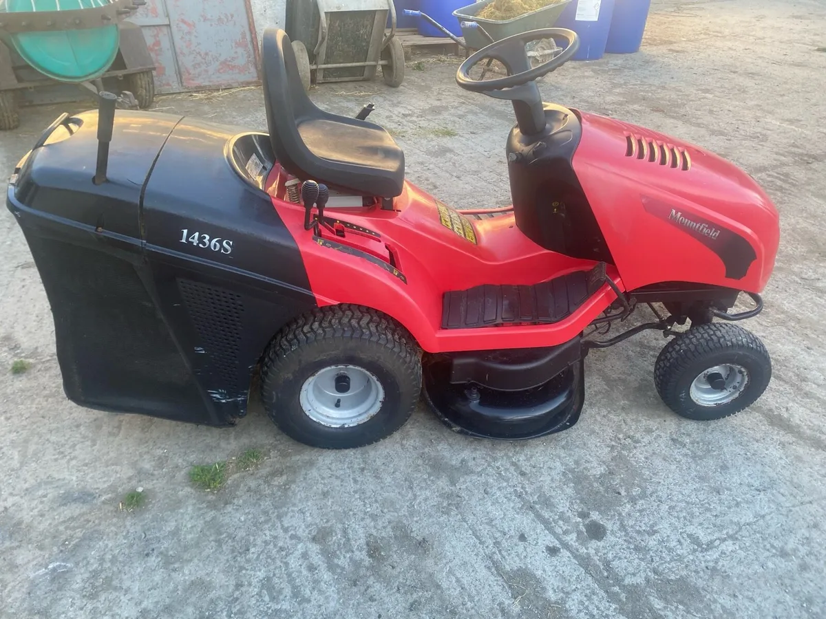 Ride on lawn mower - Image 1