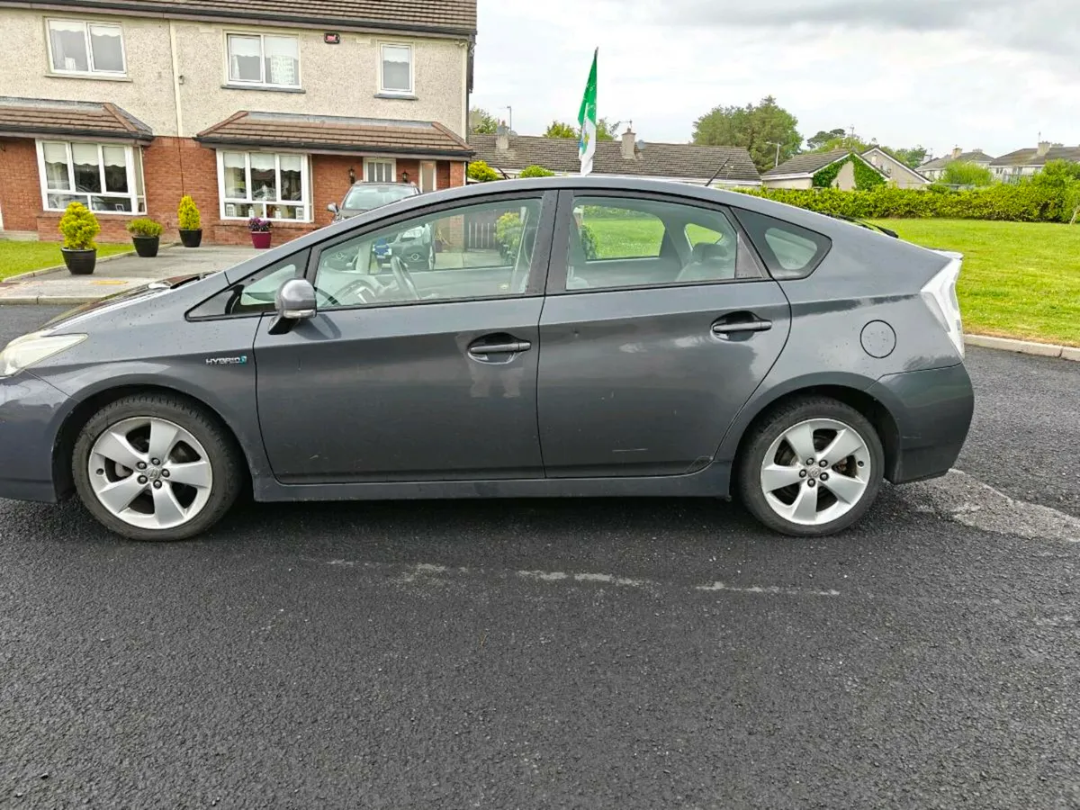 2010 Toyota Prius android auto - Image 3