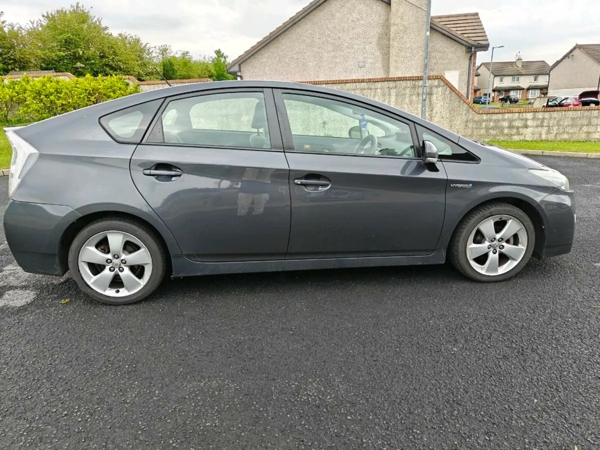2010 Toyota Prius android auto - Image 4