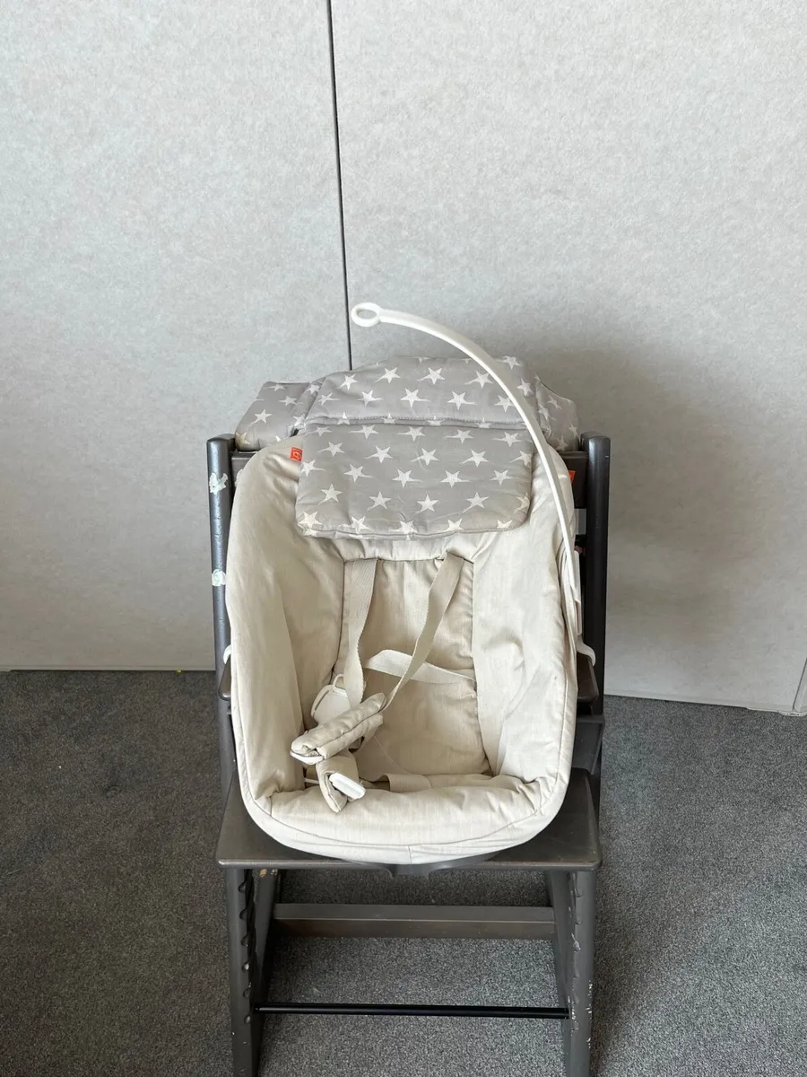 Baby seat - Image 1