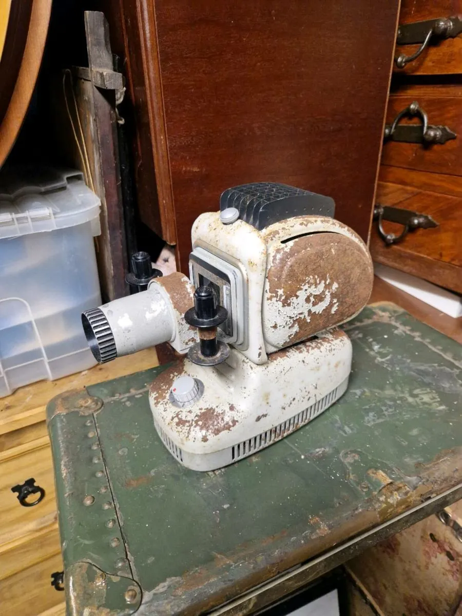 Vintage Noris Projector - Image 1