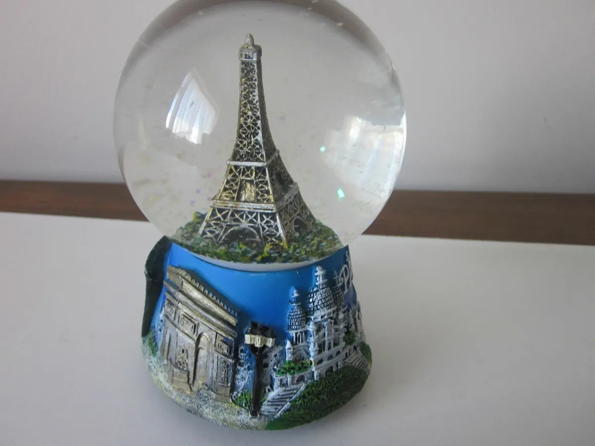 Musicial Snow Globe Eiffel Tower - Image 3