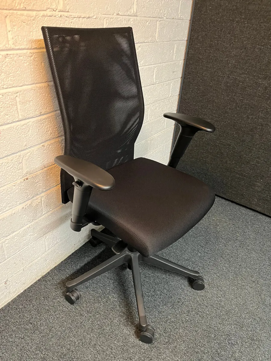 OFFICE FURNITURE: MESH BACK SWIVEL CHAIR - Image 1