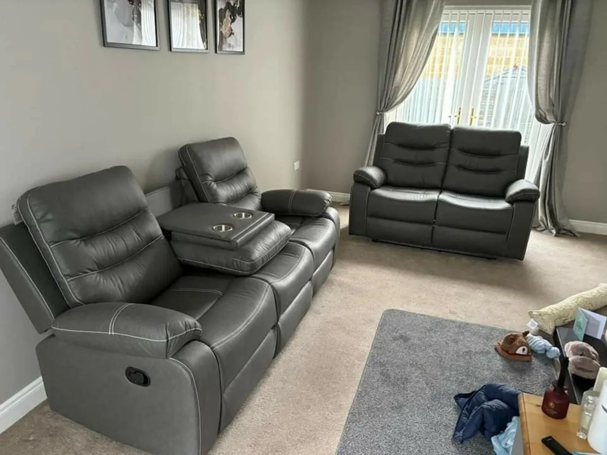 💡3+1+1 MEADOW SOFAS AVAILABLE💡 - Image 1