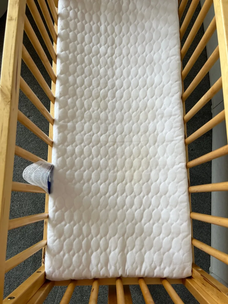 Mothercare Baby rocking crib - Image 2