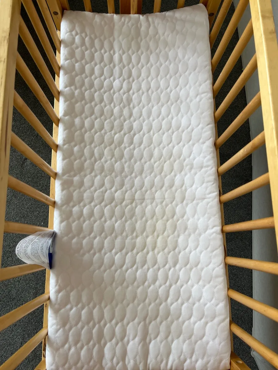 Mothercare Baby rocking crib - Image 3