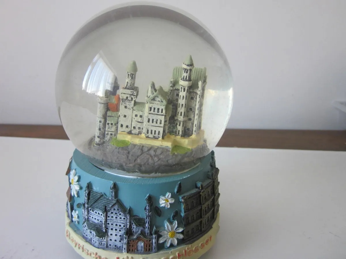 Musicial Snow Globe Bavarian Castles - Image 2