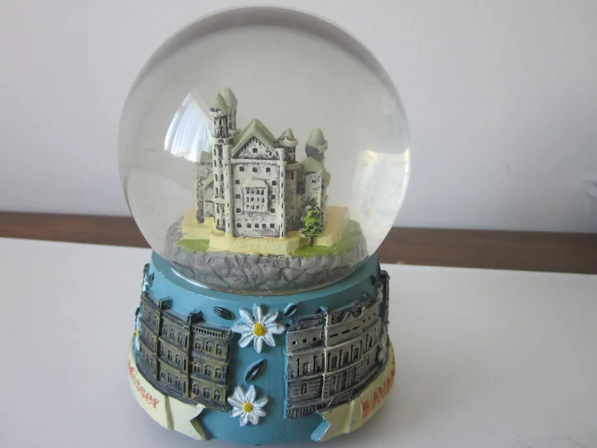 Musicial Snow Globe Bavarian Castles - Image 3