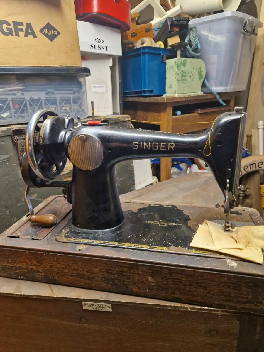 Vintage Singer Sewing Machine - Image 4