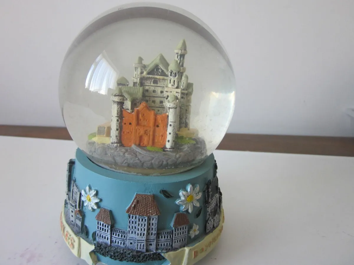 Musicial Snow Globe Bavarian Castles - Image 4