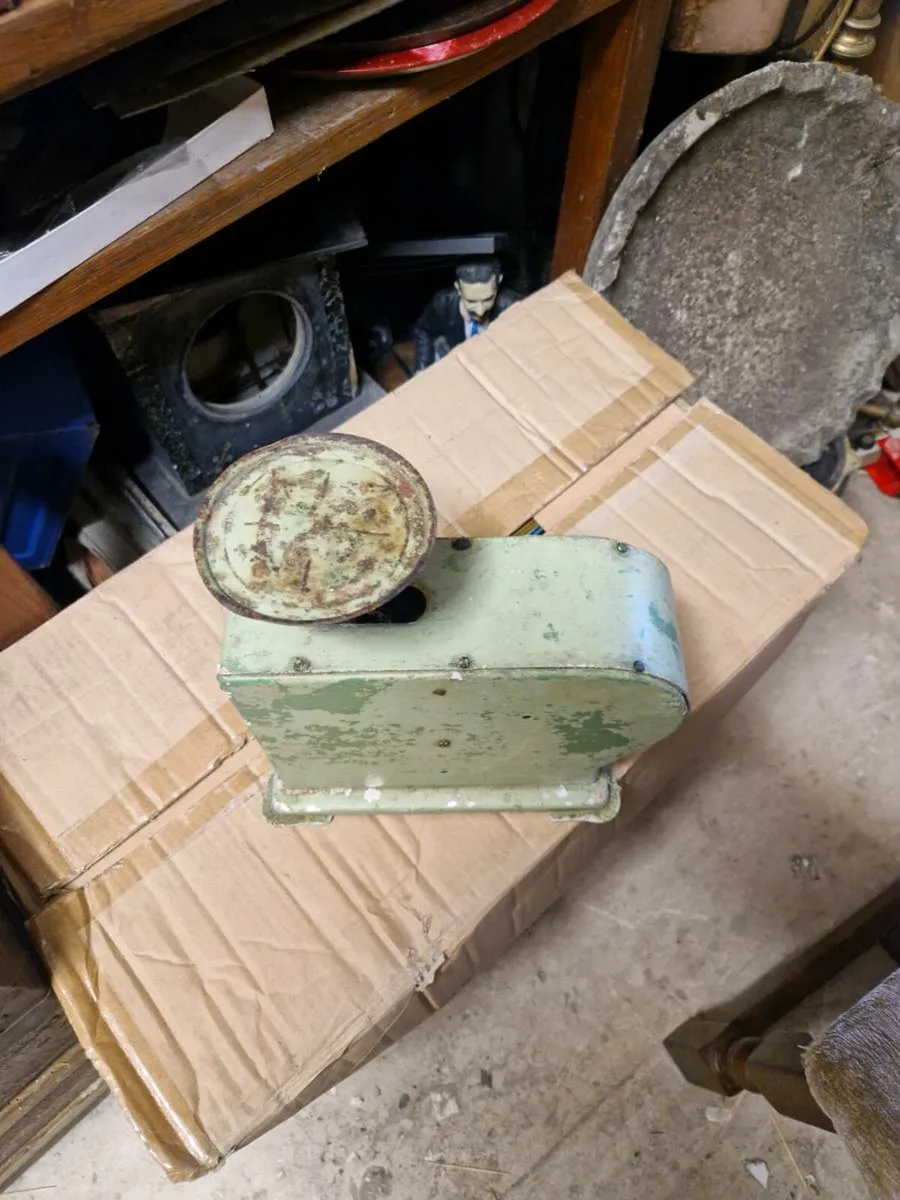 Vintage Weighing Scales - Image 4