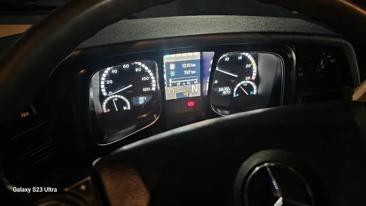 Mercedes-Benz Actros 2017 - Image 4