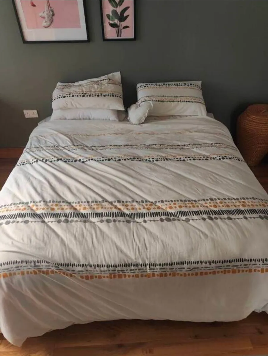 Two Single Beds/ SuperKing - Image 1