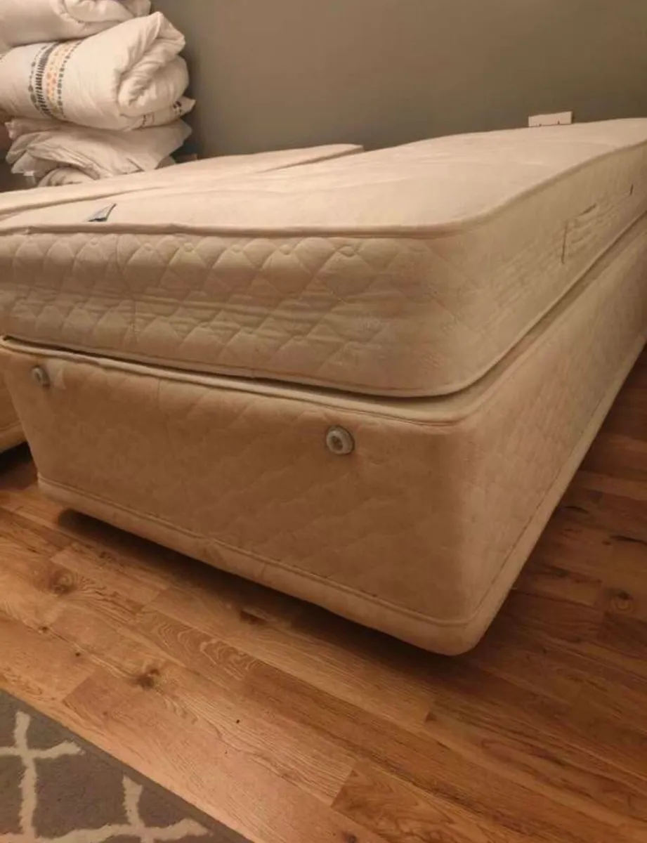 Two Single Beds/ SuperKing - Image 4