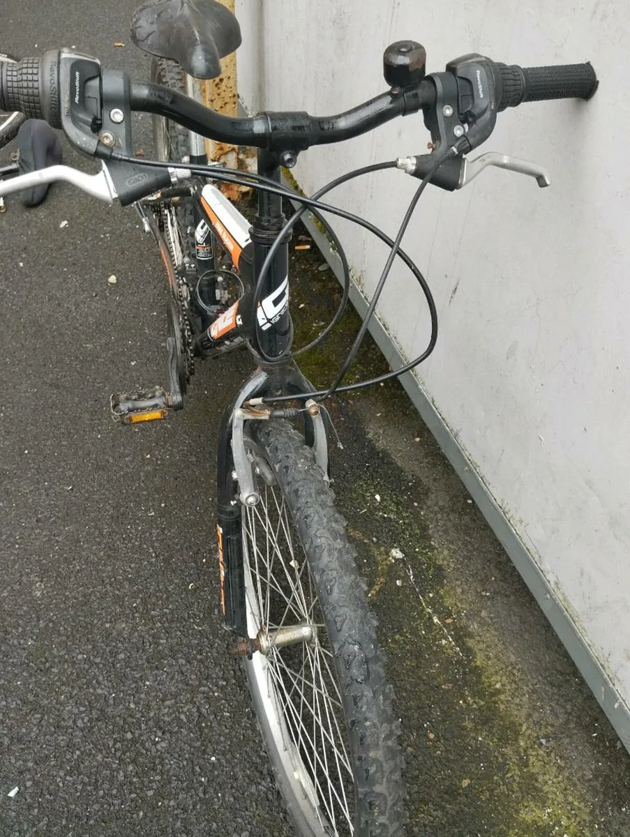 Boys 24inch bike - Image 3